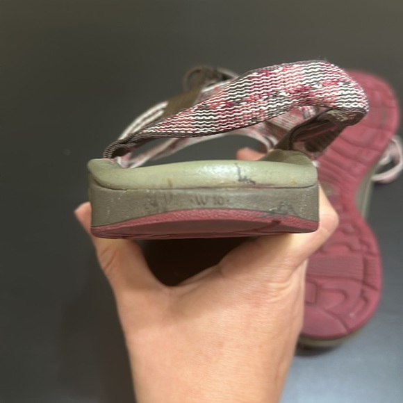 Maroon and tan chacos! Women’s 10 - Picture 5 of 5